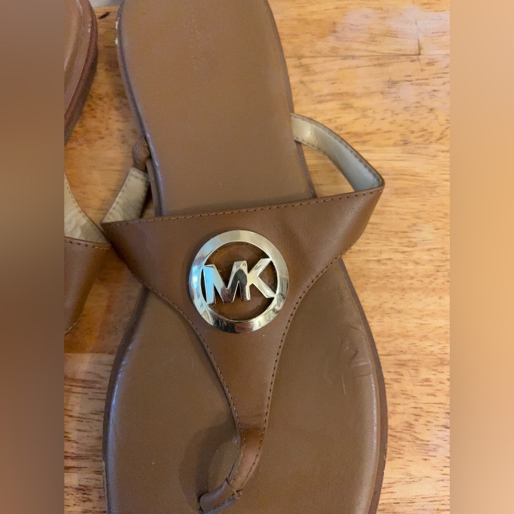 Michael Kors MK Plate Marlena Leather Upper Thong Sandals - Picture 3 of 11